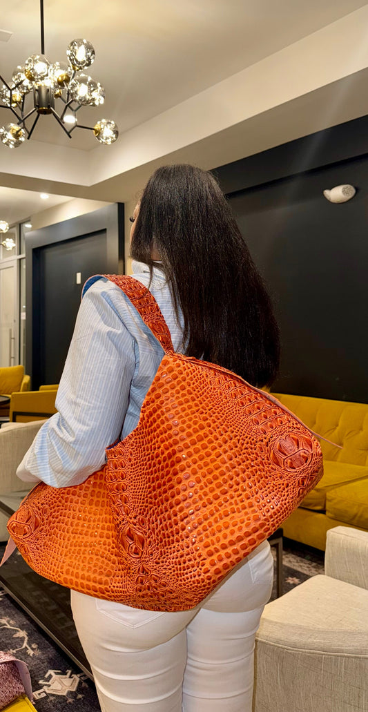 🧡💙 The OTG Tote — The City Edit