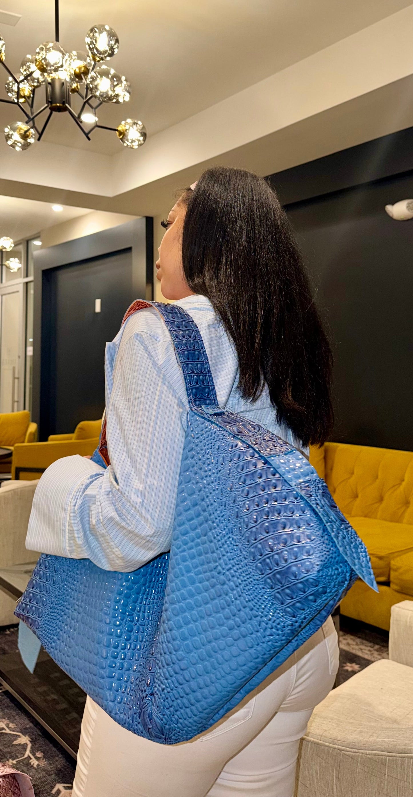 🧡💙 The OTG Tote — The City Edit